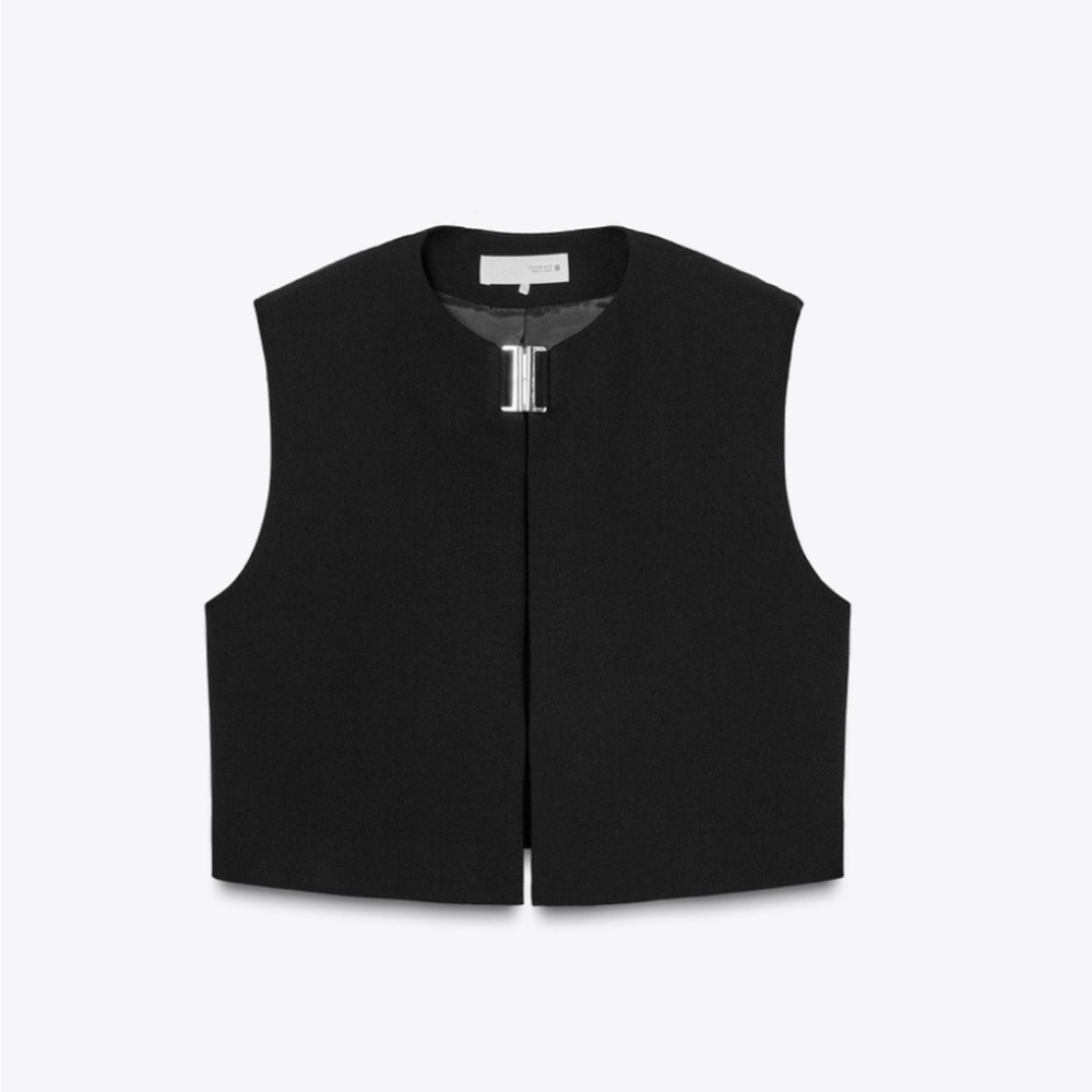 Zara SHORT VEST WITH METAL CLASP 1478/526